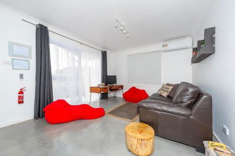 Salty Kisses Holiday House - Accommodation Batemans Bay 5