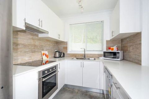 Salty Kisses Holiday House - Accommodation Batemans Bay 4