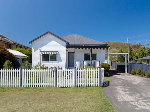 Escape To The Cottage 68 Tomaree Rd Boat Parking & WIFI - Accommodation Batemans Bay 0