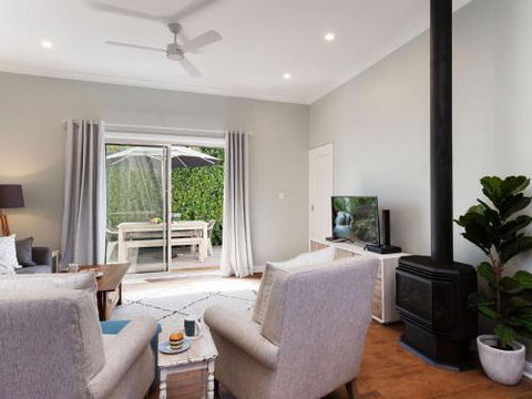 Escape To The Cottage 68 Tomaree Rd Boat Parking & WIFI - Accommodation Batemans Bay 3