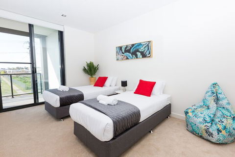 Urban Jungle In The Heart Of The CBD - Accommodation Batemans Bay 2