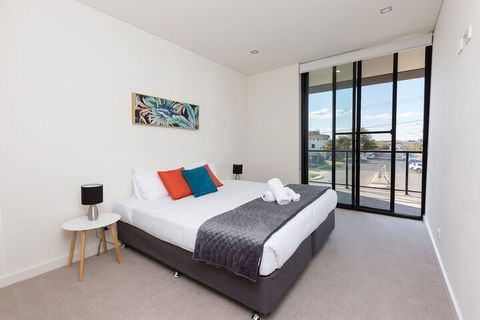 Urban Jungle In The Heart Of The CBD - Accommodation Batemans Bay 5