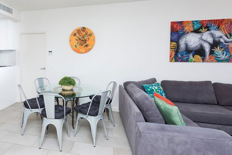 Urban Jungle In The Heart Of The CBD - Accommodation Batemans Bay 3