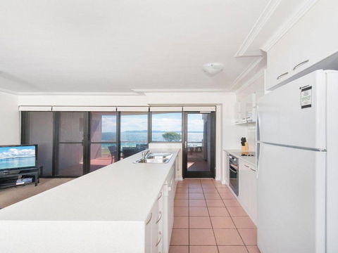 6 FLORENTINE 11 COLUMBIA CLOSE STUNNING UNIT WITH SENSATIONAL VIEWS - Accommodation Batemans Bay 3