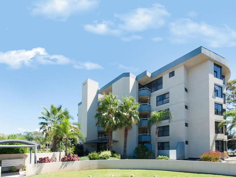 6 FLORENTINE 11 COLUMBIA CLOSE STUNNING UNIT WITH SENSATIONAL VIEWS - Accommodation Batemans Bay 2