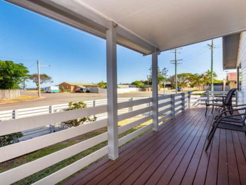 Dog Lovers Retreat Beachmere - Accommodation Batemans Bay 1