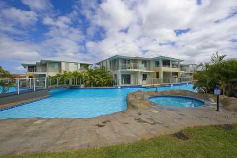 Pacific Blue 505-265 Sandy Point Road - Accommodation Batemans Bay 4
