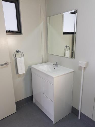 Huon Flash Packers - Accommodation Batemans Bay 1
