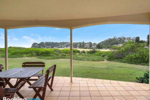 Beachfront Delight 14b Bareena Avenue - Accommodation Batemans Bay 6