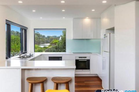 Beachfront Delight 14b Bareena Avenue - Accommodation Batemans Bay 4