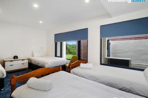 Beachfront Delight 14b Bareena Avenue - Accommodation Batemans Bay 5
