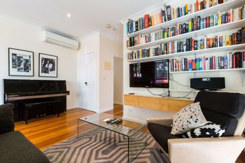 KIM 2BDR West Melbourne Apartment - Accommodation Batemans Bay 0