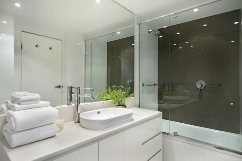 H Residences 2 Bedroom Ocean View In Surfers Paradise - Accommodation Batemans Bay 4