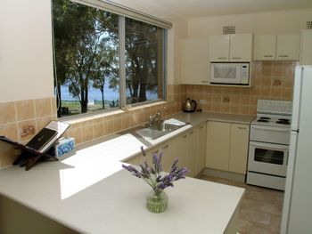 Shipmates Unit 4 / 51 Christmas Bush Avenue - Accommodation Batemans Bay 2