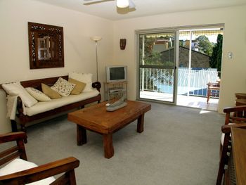 Shipmates Unit 4 / 51 Christmas Bush Avenue - Accommodation Batemans Bay 3