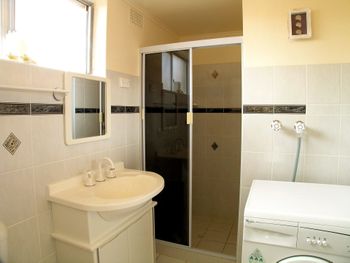 Shipmates Unit 4 / 51 Christmas Bush Avenue - Accommodation Batemans Bay 4