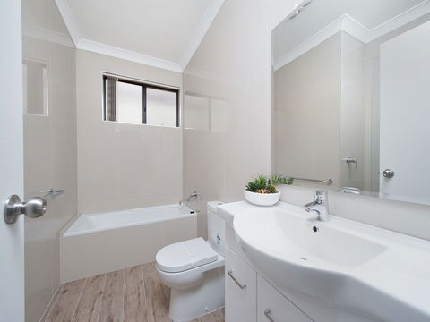 Shoal Bay Road, Bay Village, Unit 06, 47 - Accommodation Batemans Bay 2