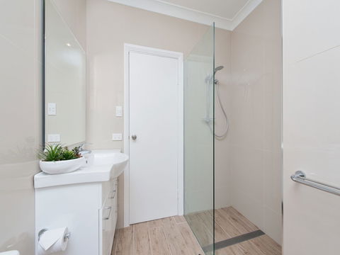 Shoal Bay Road, Bay Village, Unit 06, 47 - Accommodation Batemans Bay 5