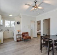 Renovated Apartment with pool - Accommodation Batemans Bay