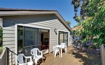 Little Beach House 8 Mistral Close - Accommodation Batemans Bay 3