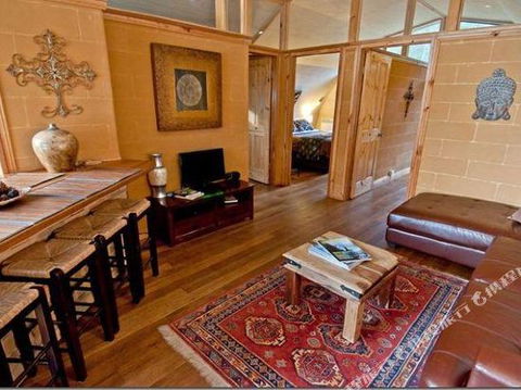 Bruny Island Accommodation 43 Degrees Beachside Studio Spa Apartments (1) - Accommodation Batemans Bay 2