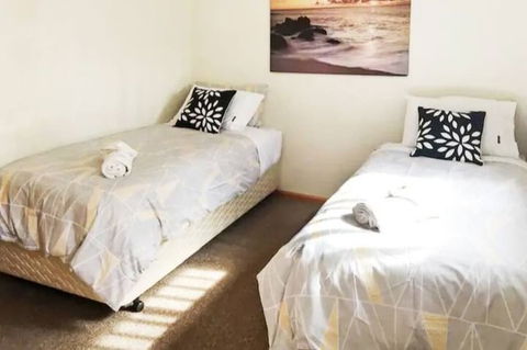 Rye Sleeps 10, Great Weekender - Accommodation Batemans Bay 1