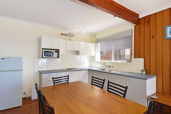 Quarter Deck Apartment 2 - Accommodation Batemans Bay 2