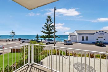 Quarter Deck Apartment 2 - Accommodation Batemans Bay 4