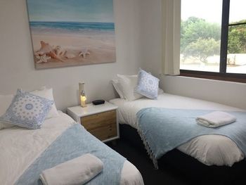 Wallis View Lakeside Family Retreat - Accommodation Batemans Bay 3