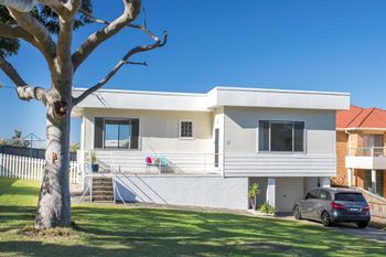 Toms Beach House - Accommodation Batemans Bay 0
