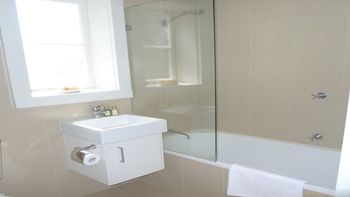 The Apartment Service LB001 - Accommodation Batemans Bay 2