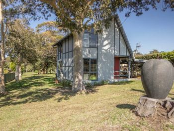 The 5th Green - Accommodation Batemans Bay 4