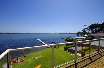 Luxury Waterfront House - Accommodation Batemans Bay 5
