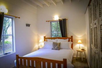 Arcadia Bed & Breakfast & Cottages - Accommodation Batemans Bay 2