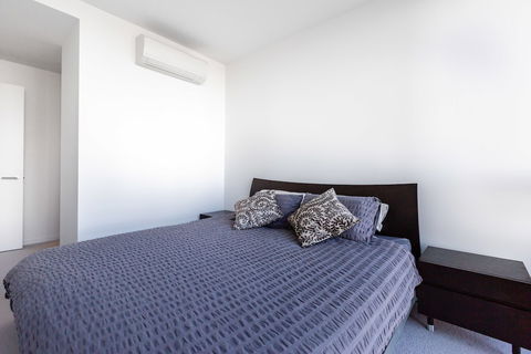 Sabrina, 2BDR Docklands Apartment - Accommodation Batemans Bay 4