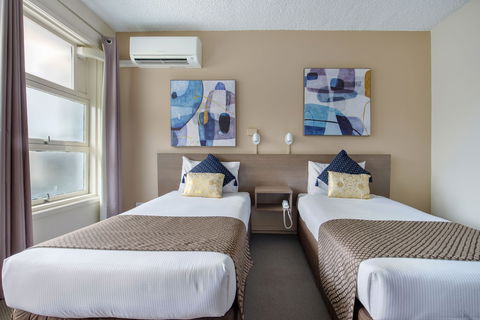 The Metropolitan Spring Hill - Accommodation Batemans Bay 6