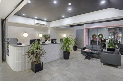 The Metropolitan Spring Hill - Accommodation Batemans Bay 4