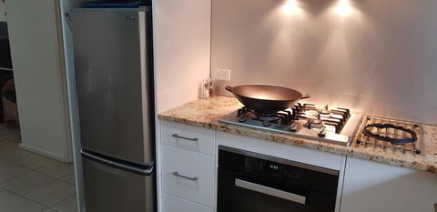 Acaill Accommodation Esplanade Living Self Check-In Self Check-Out - Accommodation Batemans Bay 6