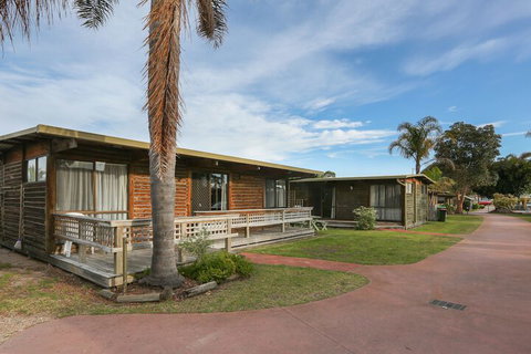 Lazy Acre Log Cabins - Accommodation Batemans Bay 2