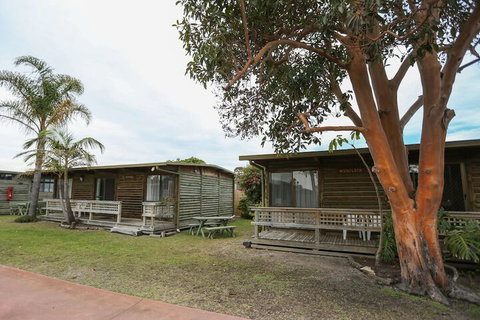 Lazy Acre Log Cabins - Accommodation Batemans Bay 7