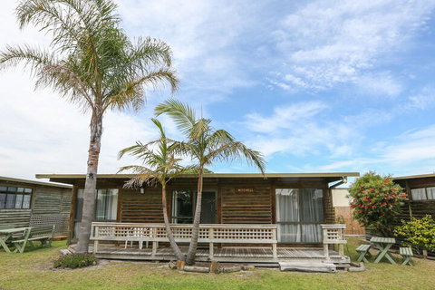 Lazy Acre Log Cabins - Accommodation Batemans Bay 3