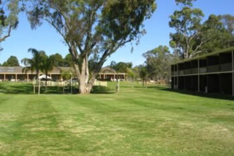 Tocumwal Golf Resort - Accommodation Batemans Bay 0