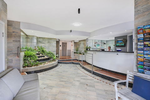 Beachside Resort - Kawana Waters - Accommodation Batemans Bay 4