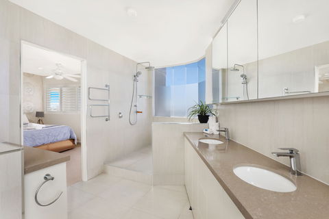 Beachside Resort - Kawana Waters - Accommodation Batemans Bay 6