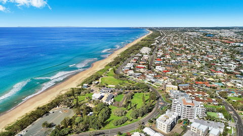 Beachside Resort - Kawana Waters - Accommodation Batemans Bay 1