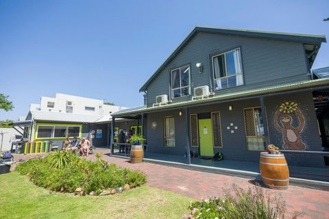 Dunsborough Beachouse YHA Hostel - Accommodation Batemans Bay 0