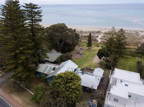 Dunsborough Beachouse YHA Hostel - Accommodation Batemans Bay 2