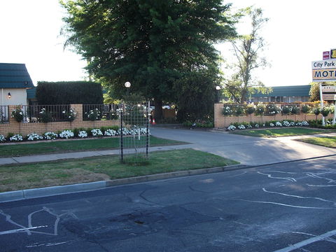 City Park Motel & Apartments - Accommodation Batemans Bay 0