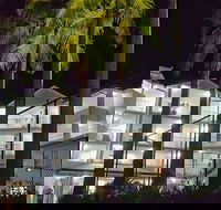 Golden Sands Beachfront Apartment Resort