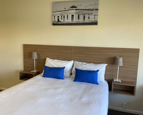 Bishop's Lodge Motor Inn - Accommodation Batemans Bay 1